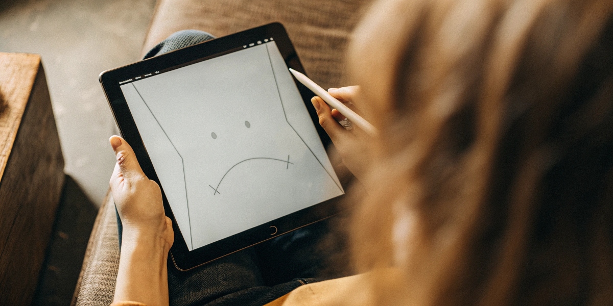 用户遇到延迟问题的场景图